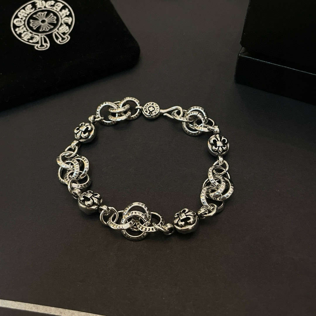 新款【专柜品质】Chrome Hearts克罗心 经典复古手链 童军花球圆扣凹凸造型不同的花纹设计风格
