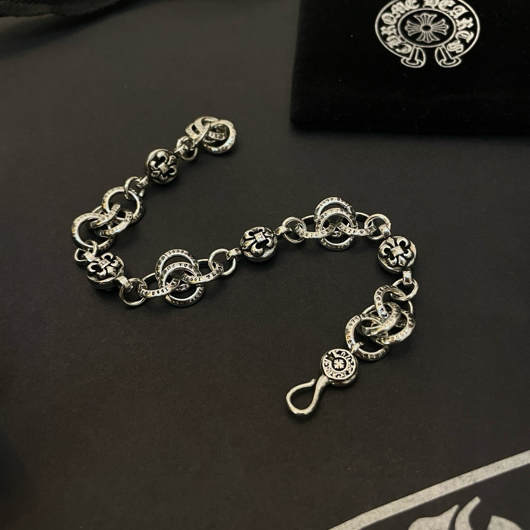新款【专柜品质】Chrome Hearts克罗心 经典复古手链 童军花球圆扣凹凸造型不同的花纹设计风格