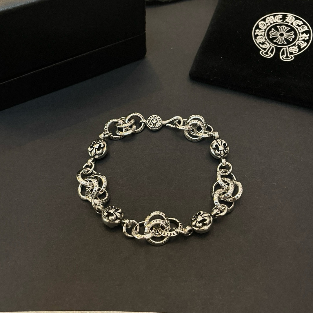 新款【专柜品质】Chrome Hearts克罗心 经典复古手链 童军花球圆扣凹凸造型不同的花纹设计风格