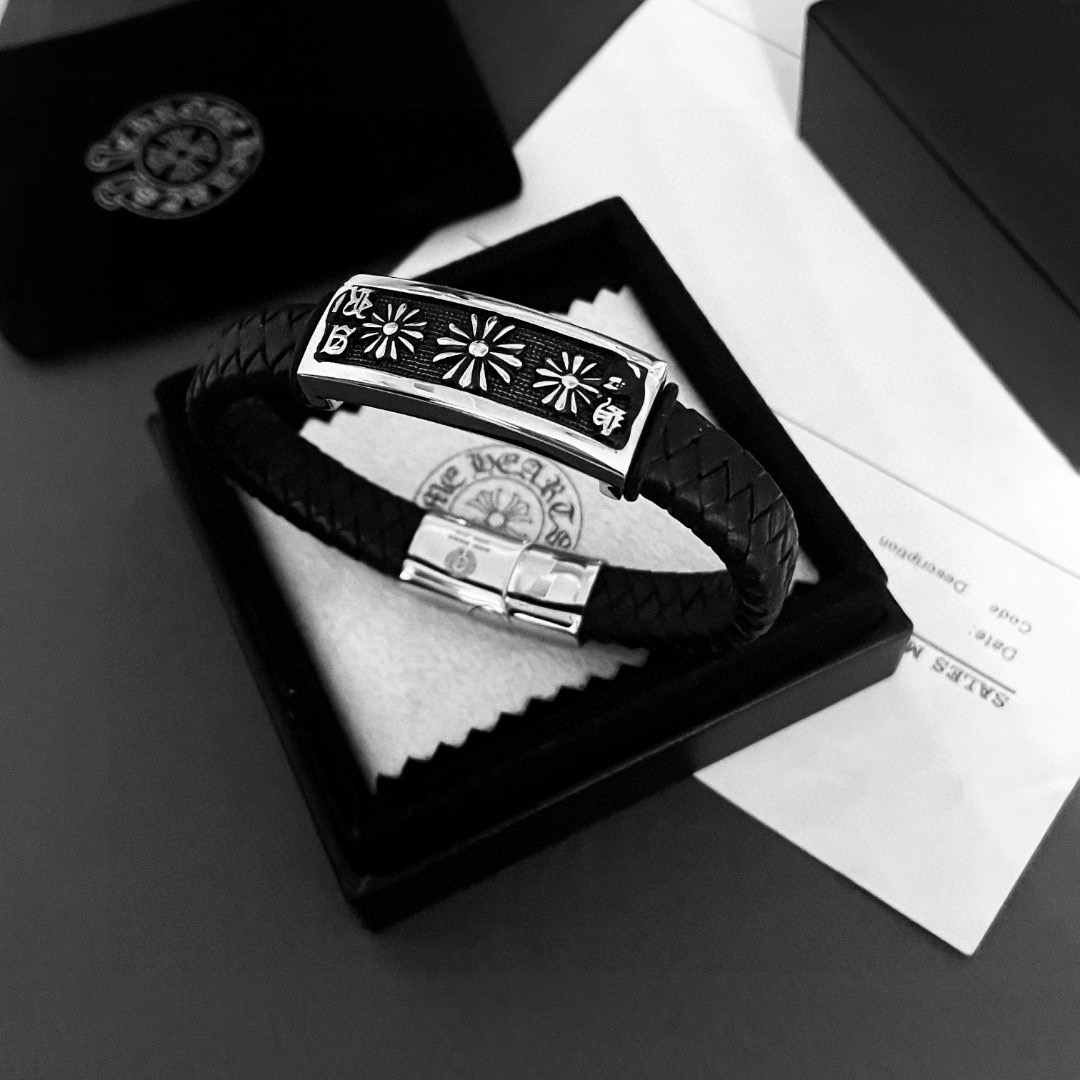 新款 Chrome He@rts 克罗心经典皮绳十字花手链～正品开模💝潮流时尚必备 男女均可佩戴 情侣款