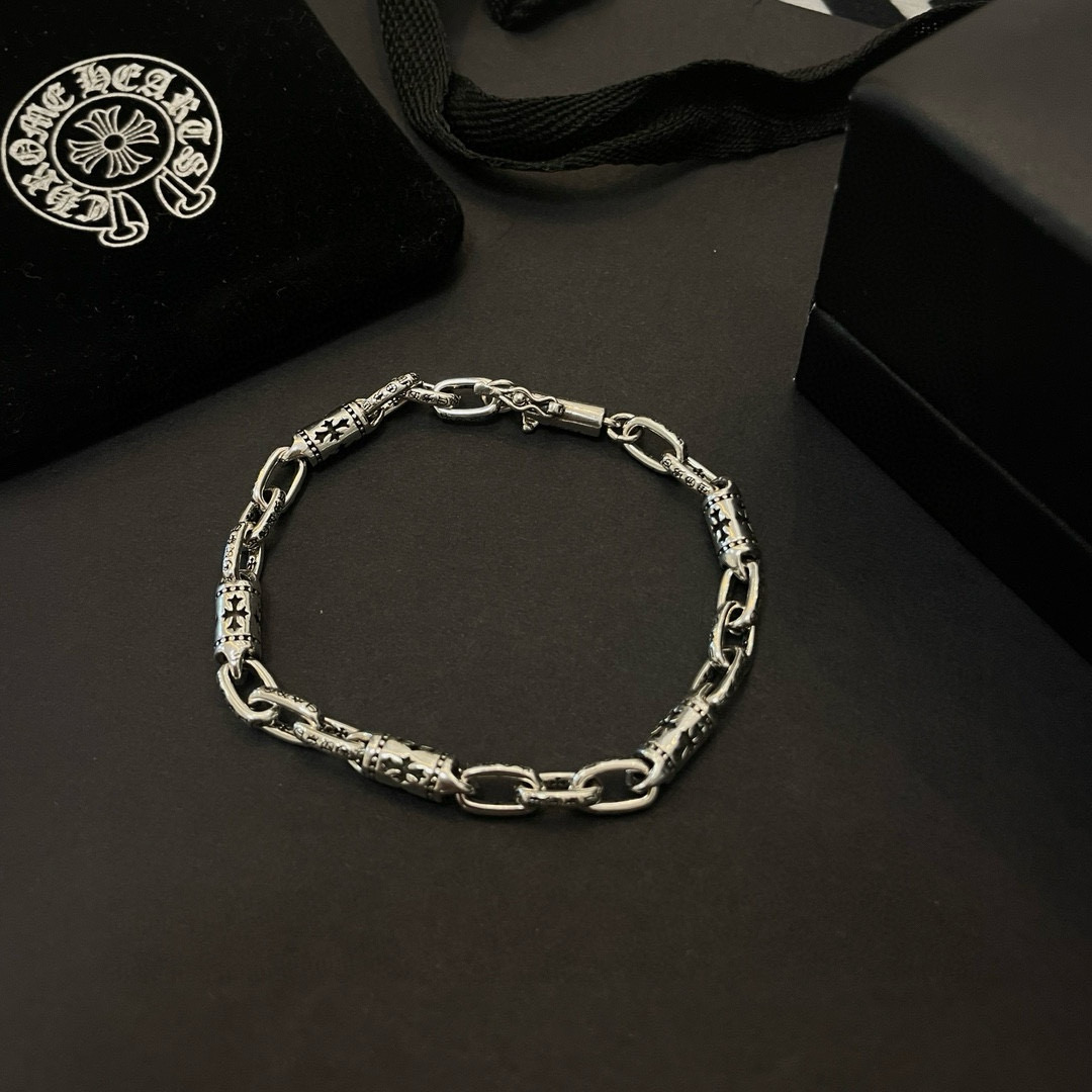   新款【专柜品质】Chrome Hearts克罗心 经典复古十字架环扣手链 凹凸造型不同的花纹设计风格