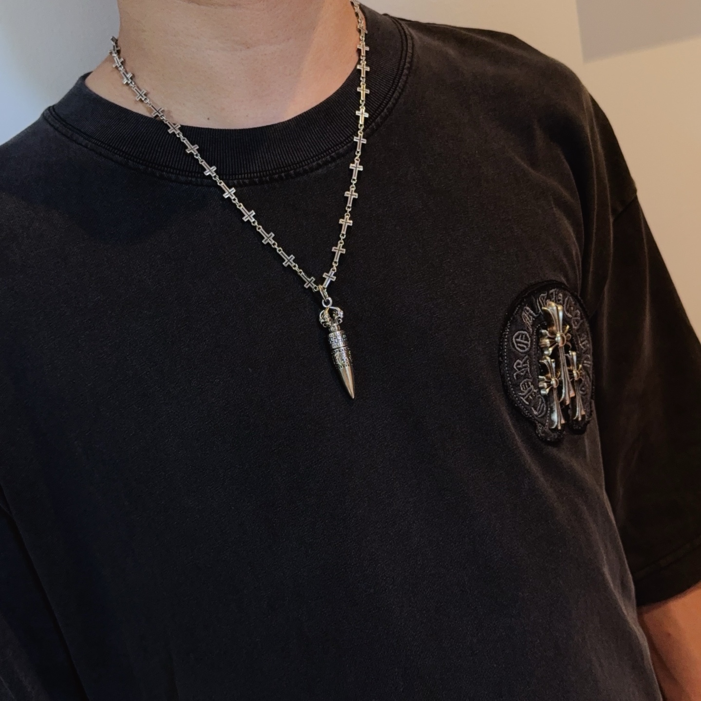    新款【专柜品质】Chrome Hearts克罗心经典复古十字架项链 子弹吊坠 凹凸造型不同的花纹设