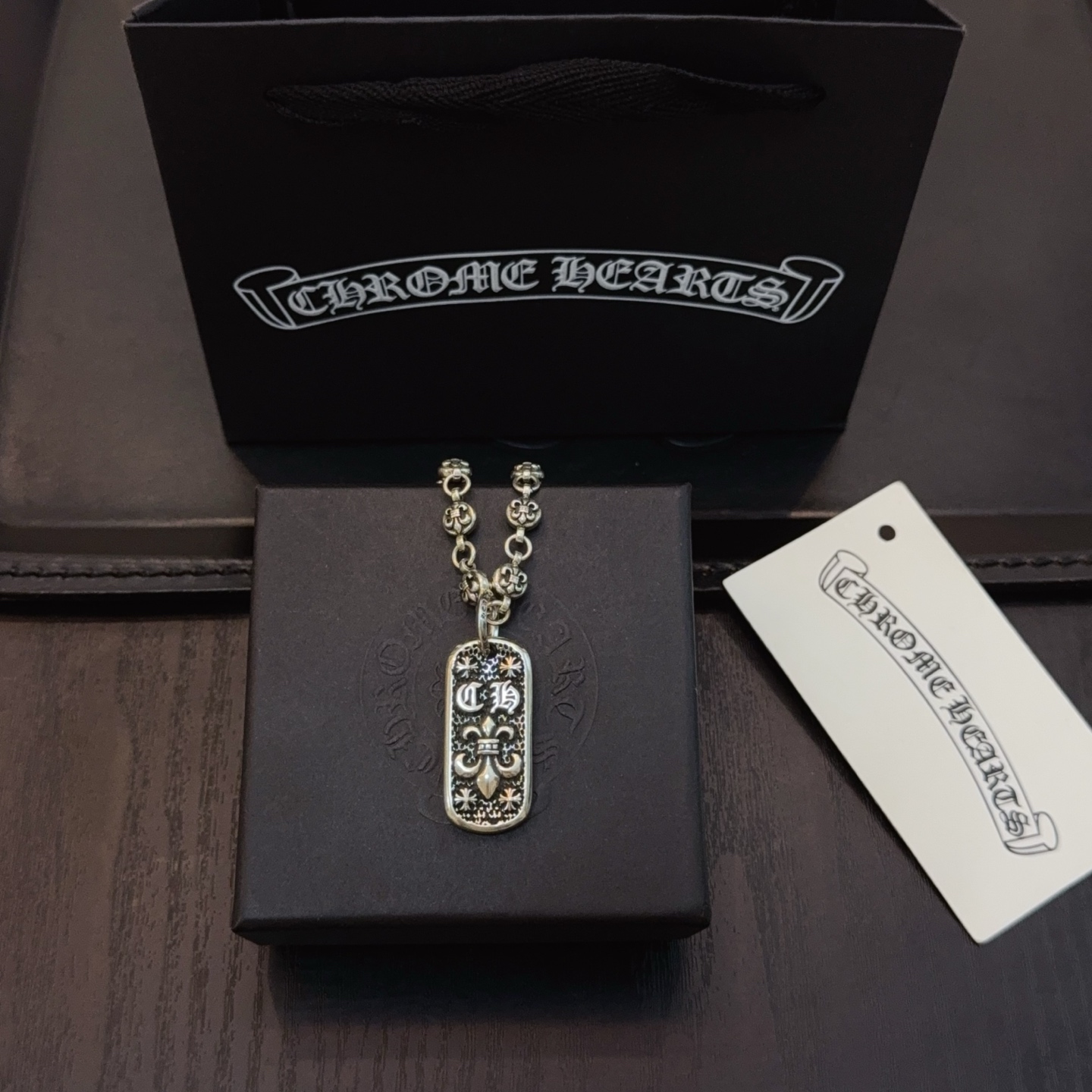   新款【专柜品质】Chrome Hearts克罗心经典花球项链 方牌吊坠 凹凸造型不同的花纹设计风格 