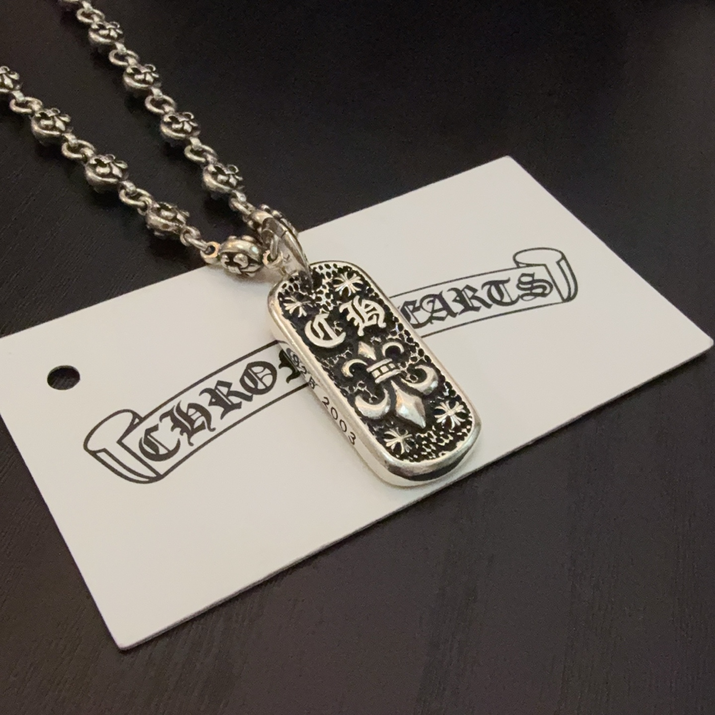   新款【专柜品质】Chrome Hearts克罗心经典花球项链 方牌吊坠 凹凸造型不同的花纹设计风格 