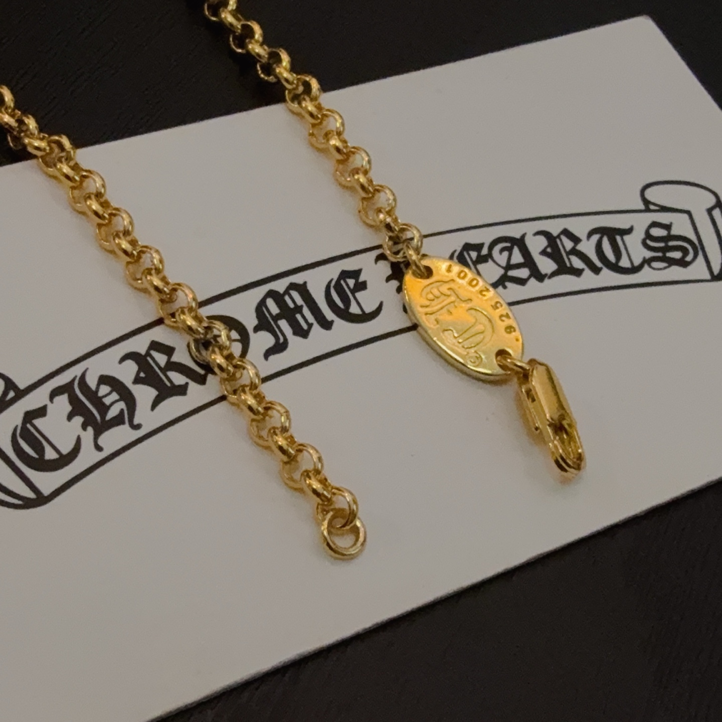  新款【专柜品质】Chrome Hearts克罗心经典黄金色白钻手链 凹凸造型不同的花纹设计风格 呈现出