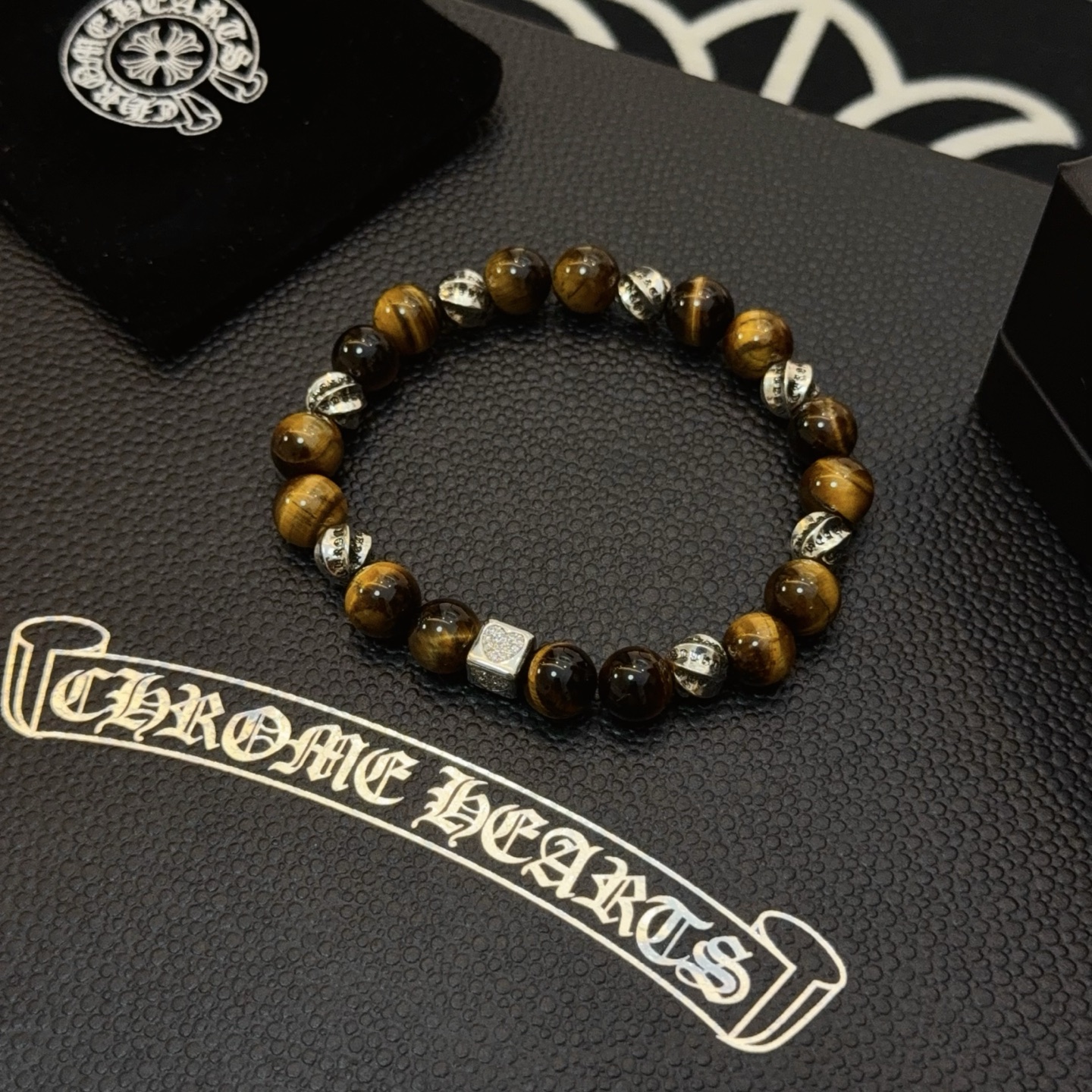  新款【专柜品质】Chrome Hearts克罗心 经典复古多元素虎眼石手链手串，凹凸造型不同的花纹设计