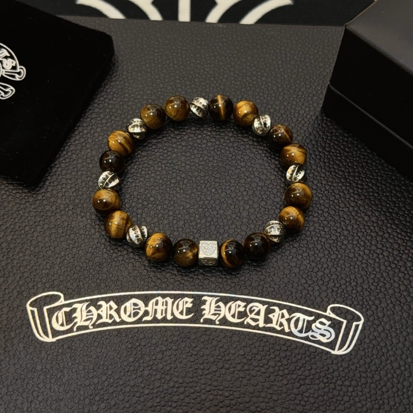  新款【专柜品质】Chrome Hearts克罗心 经典复古多元素虎眼石手链手串，凹凸造型不同的花纹设计