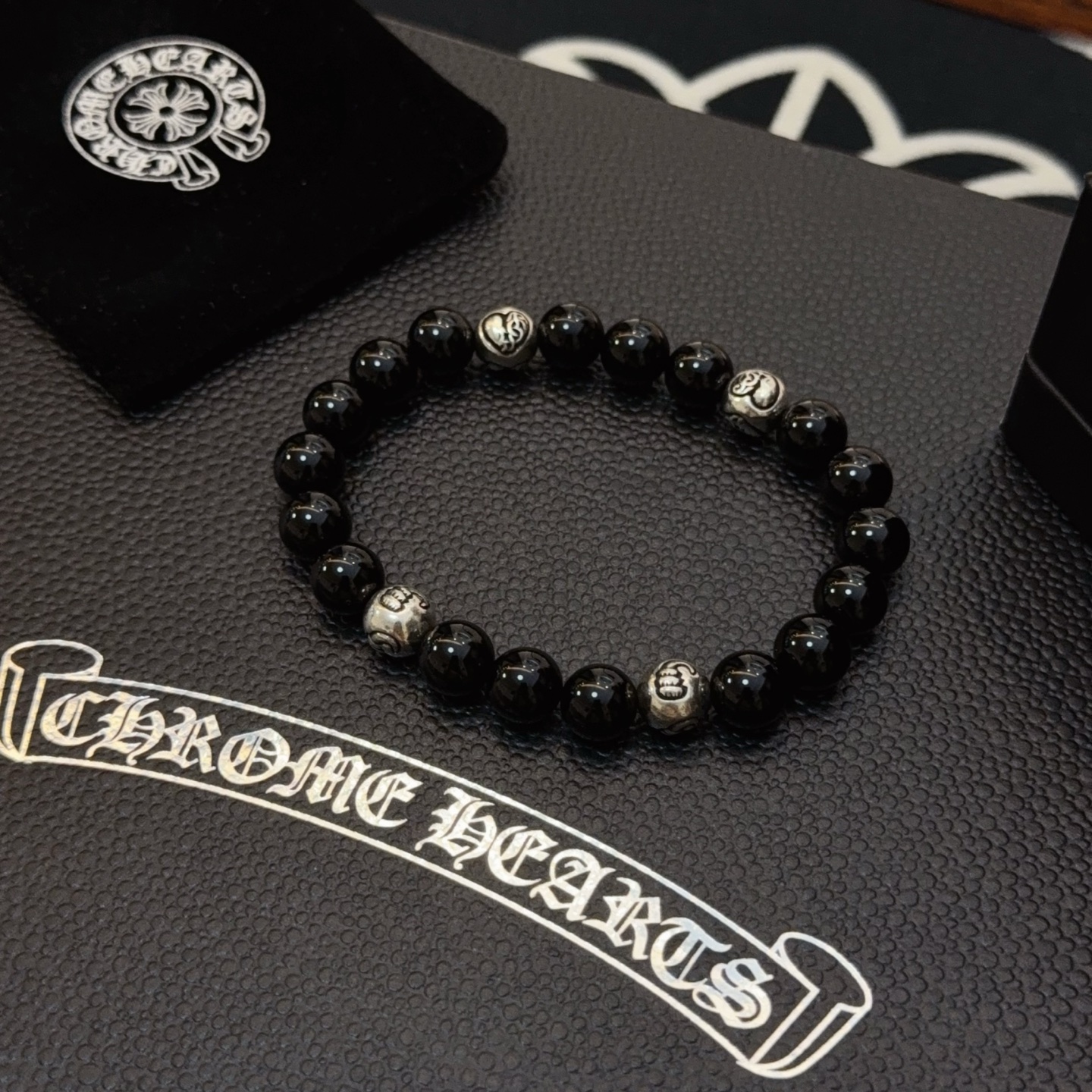  新款【专柜品质】Chrome Hearts克罗心 经典复古多元素手链手串，凹凸造型不同的花纹设计风格 