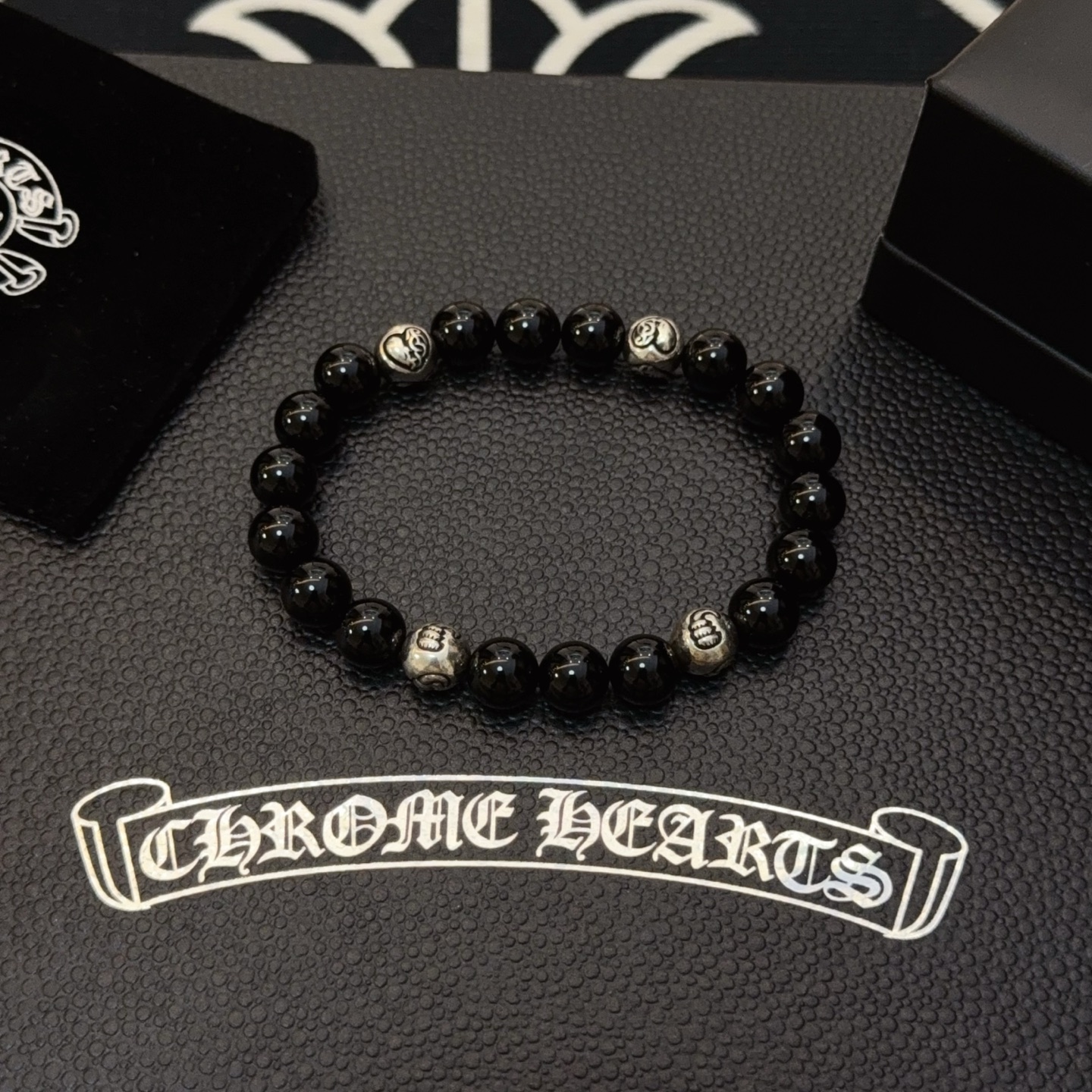  新款【专柜品质】Chrome Hearts克罗心 经典复古多元素手链手串，凹凸造型不同的花纹设计风格 