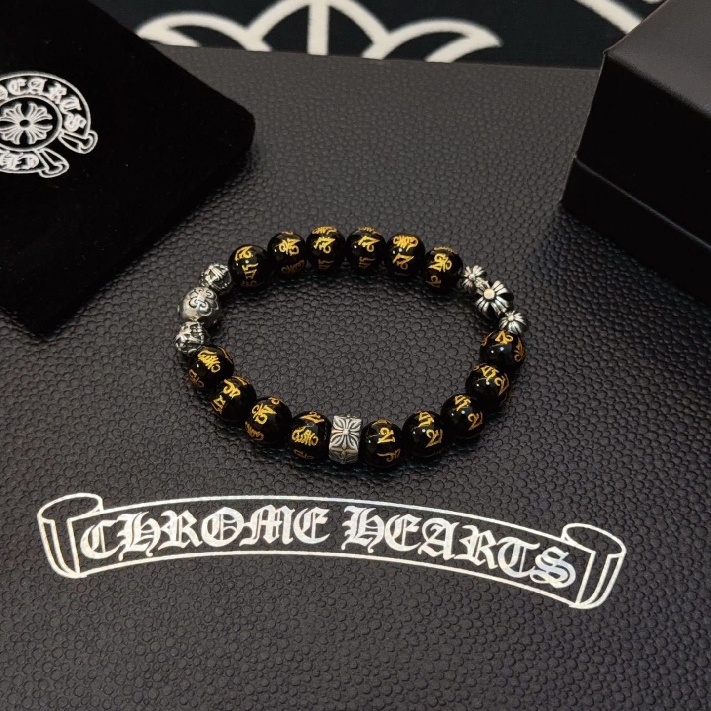  新款【专柜品质】Chrome Hearts克罗心 经典复古多元素手链 手串，凹凸造型不同的花纹设计风格