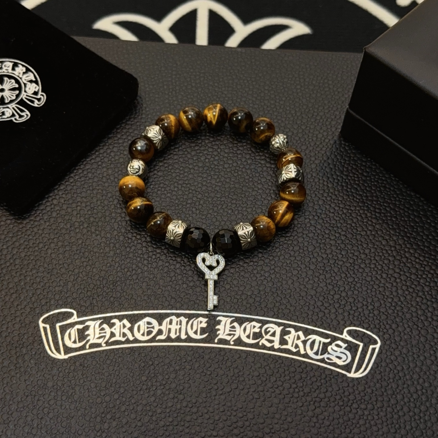  新款【专柜品质】Chrome Hearts克罗心 经典复古虎眼石多元素手链 手串，凹凸造型不同的花纹设