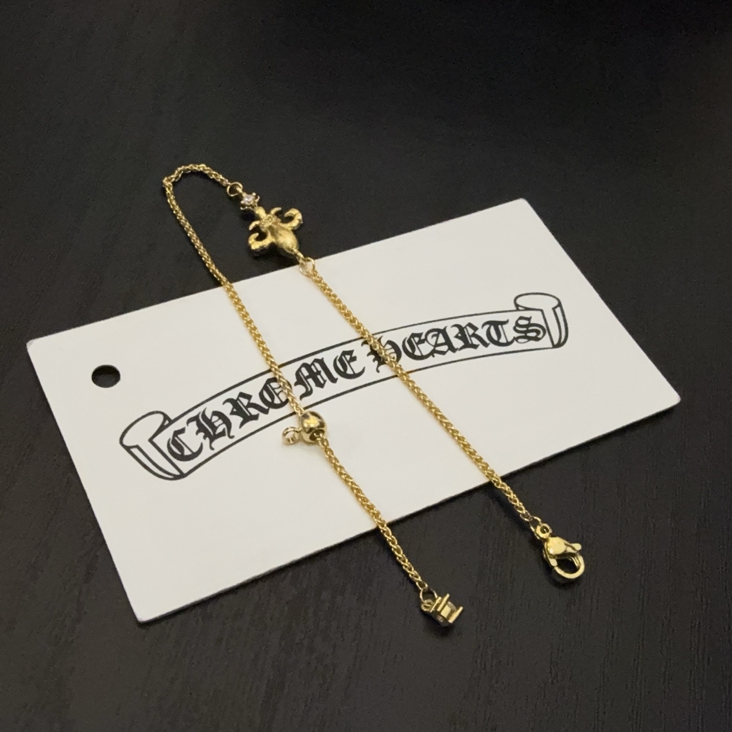 新款【专柜品质】Chrome Hearts克罗心经典黄金色手链 凹凸造型不同的花纹设计风格 呈现出与众