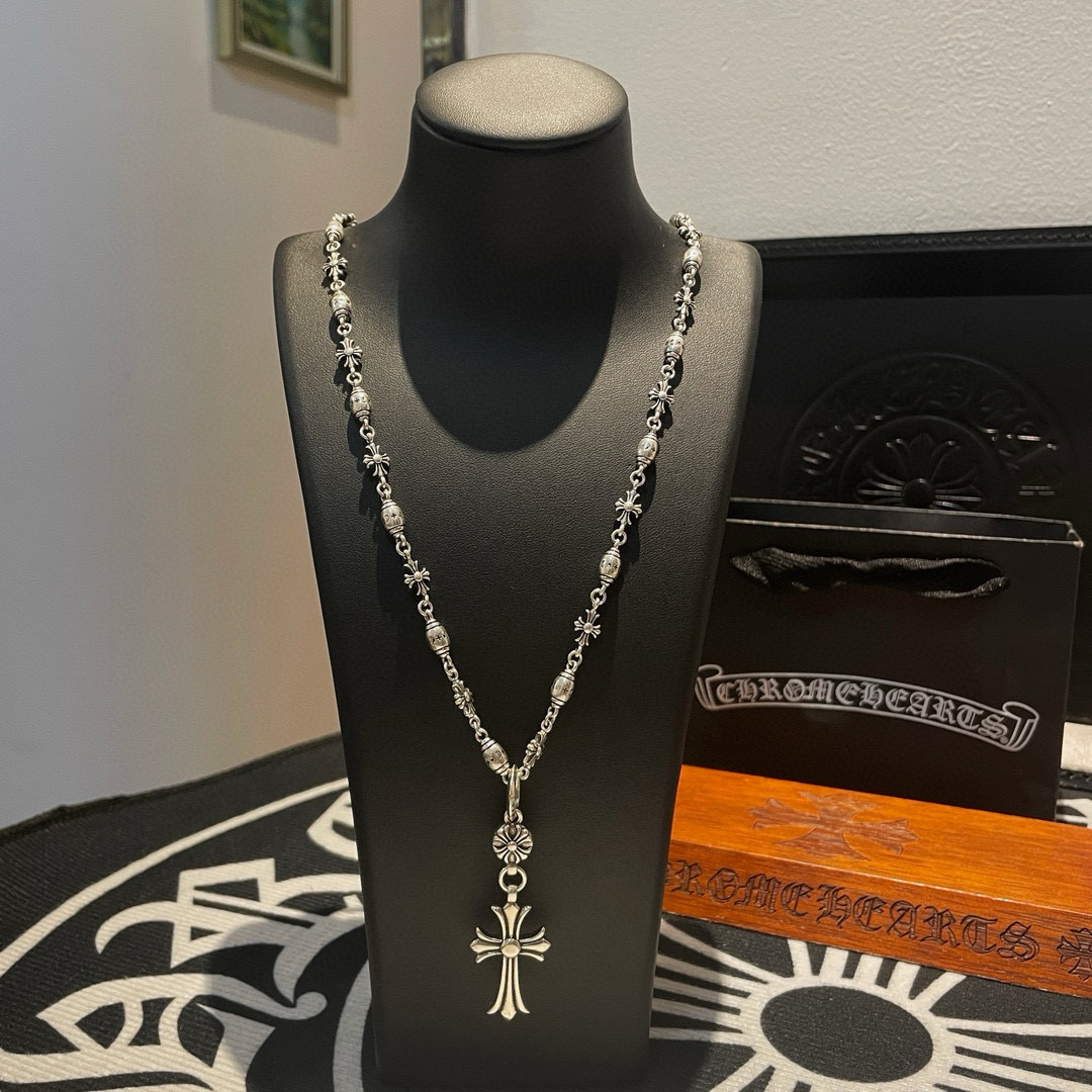   新款【专柜品质】Chrome Hearts克罗心 经典复古项链 十字花吊坠 凹凸造型不同的花纹设计风