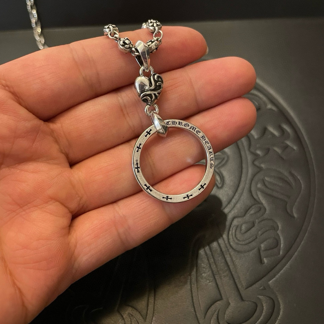  新款【专柜品质】Chrome Hearts克罗心 经典复古麻花项链 爱心圈吊坠 凹凸造型不同的花纹设计