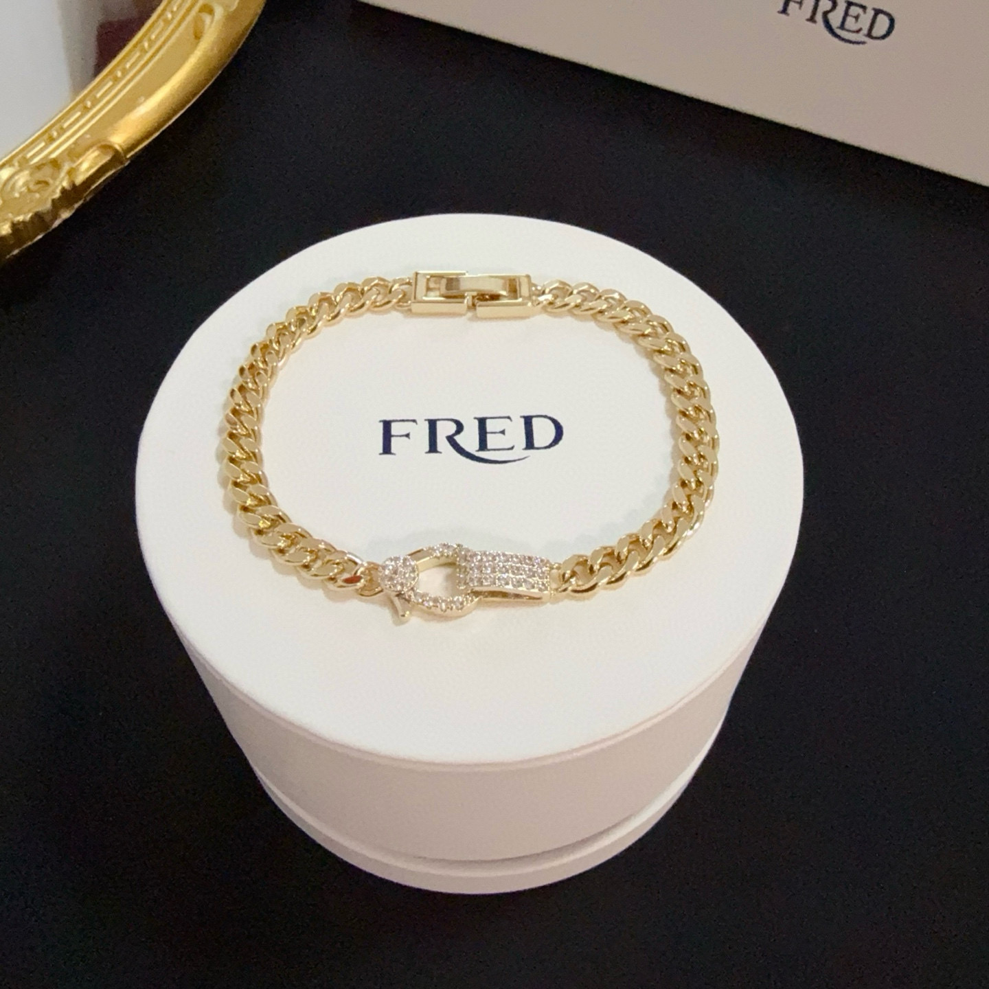 NO:384456,Popular Feredman Diamond Horseshoe Buckle Bracelet, classic and versatile, Internet celebrity expert, a must-have item for fashion, fashionable and exquisite, 11 pairs of customized versions, the difference is that the ordinary version on the market, thickened electroplating 18k process, the effect is very versatile!  !  , jewelry quality, bracelet19860909火爆 费雷德满钻马蹄扣手链,经典百搭,网红达人 时尚一族备必单品,时尚精致,11对版定制,区别在于市面上普通版本,加厚电镀18k工艺,上手效果非常百搭！！,饰品精品,bracelet,Jewelry