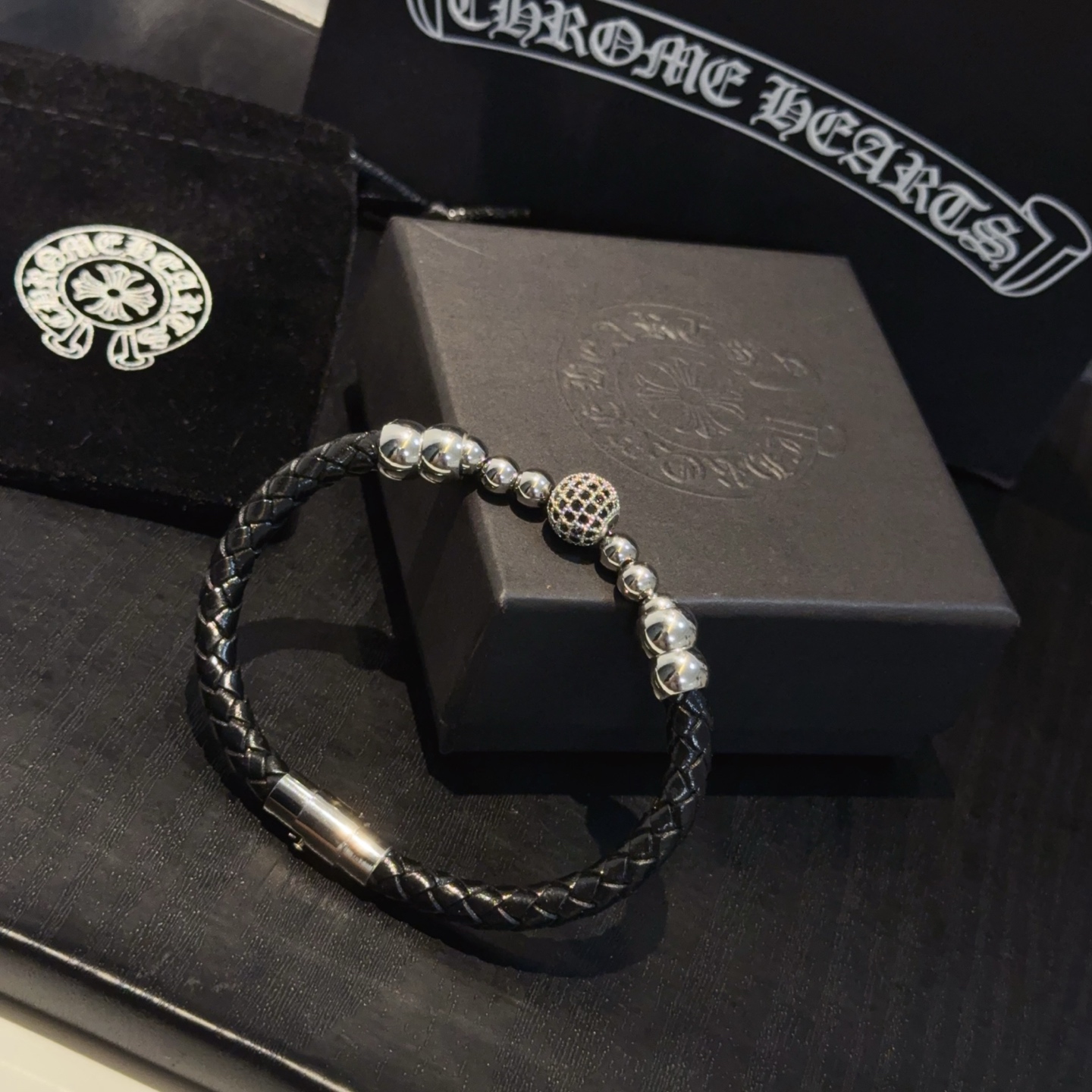   新款【专柜品质】Chrome Hearts克罗心皮绳手镯 凹凸造型不同的花纹设计风格呈现出与众不同 
