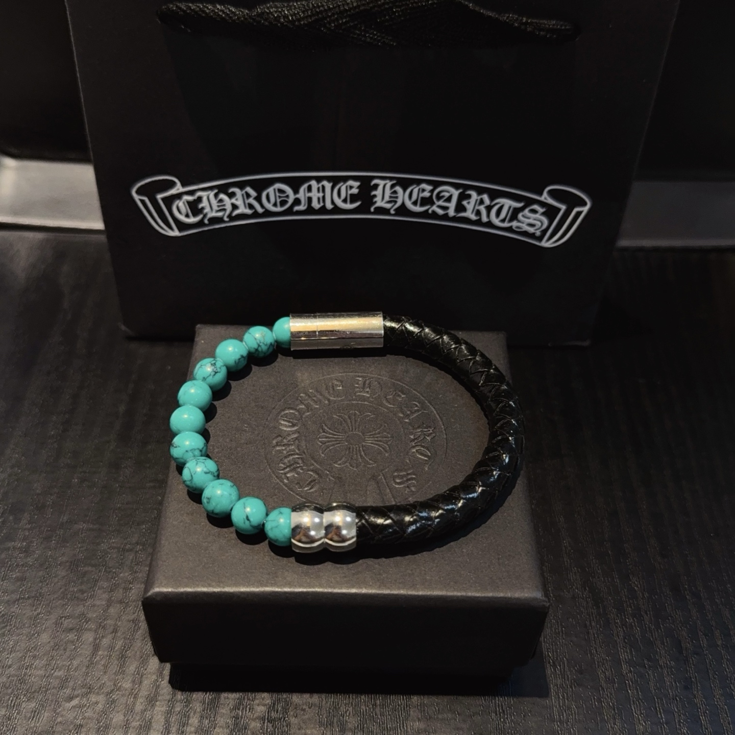 Chrome Hearts Leren Armband met Turquoise Kralen en Zilveren Details