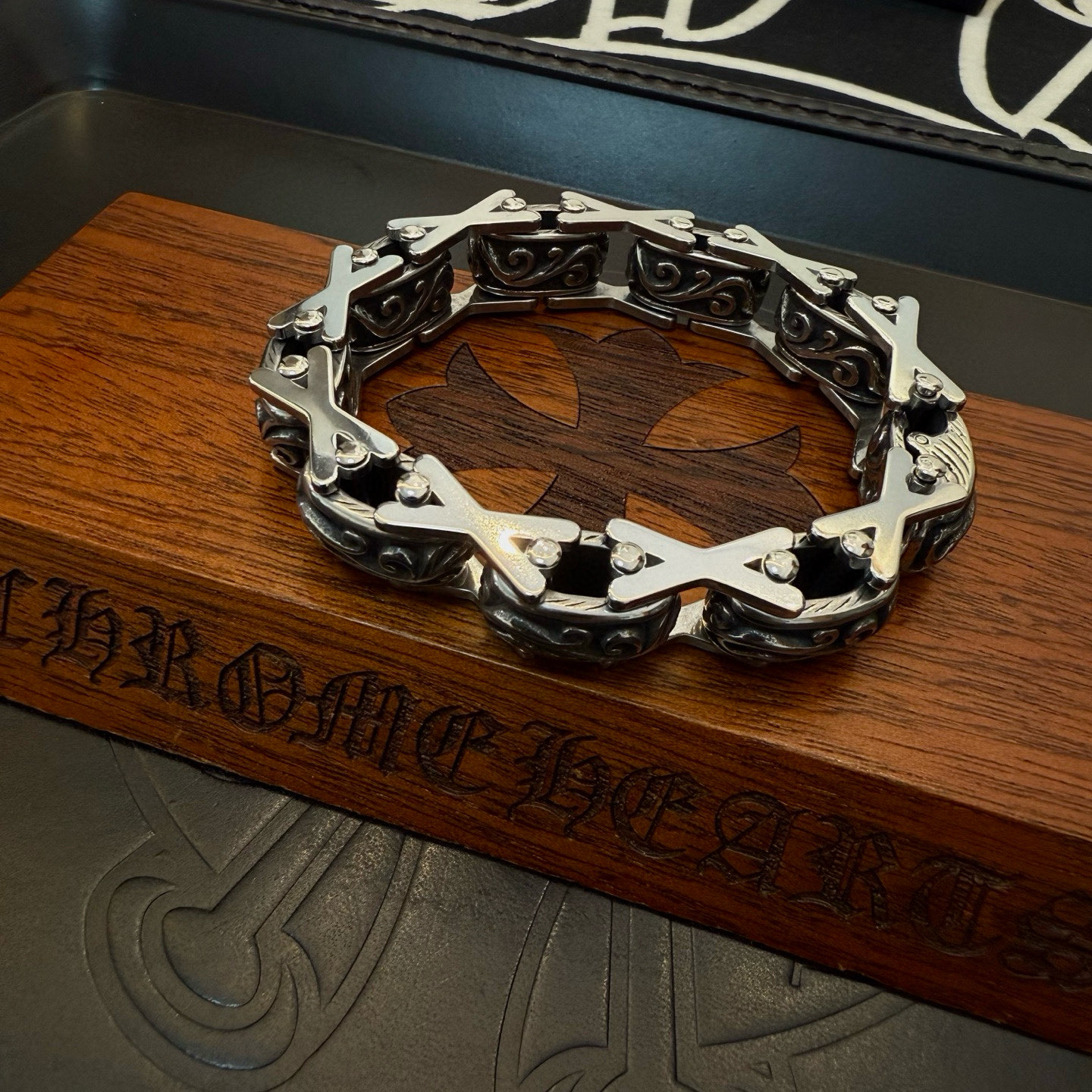  新款【专柜品质】Chrome Hearts克罗心藤蔓手链，快手/ins/小红书热门，凹凸造型不同的花纹