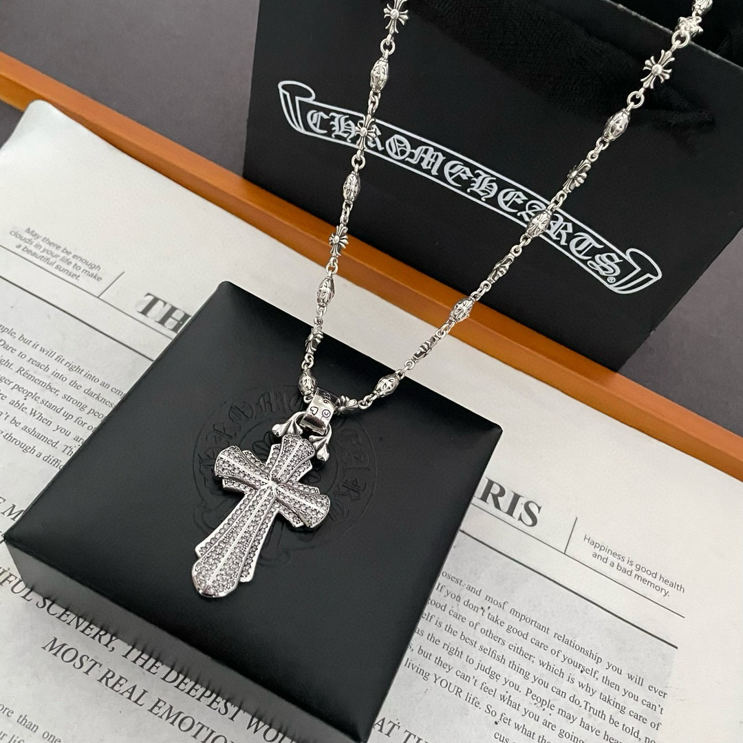  新款【专柜品质】Chrome Hearts克罗心 经典复古多元素项链 十字架满钻吊坠 凹凸造型不同的花