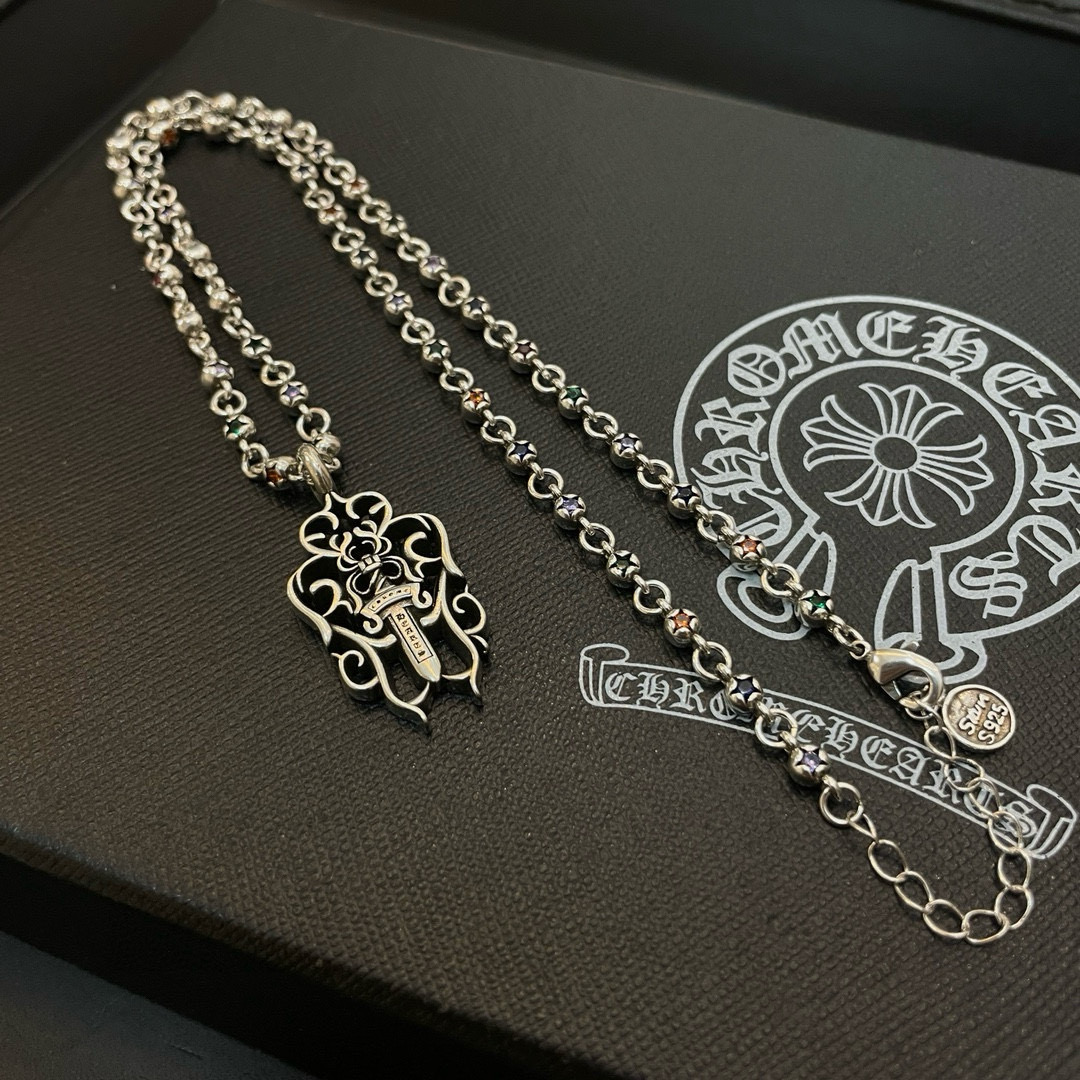   新款【专柜品质】Chrome Hearts克罗心 经典复古项链 藤蔓宝剑吊坠 凹凸造型不同的花纹设计