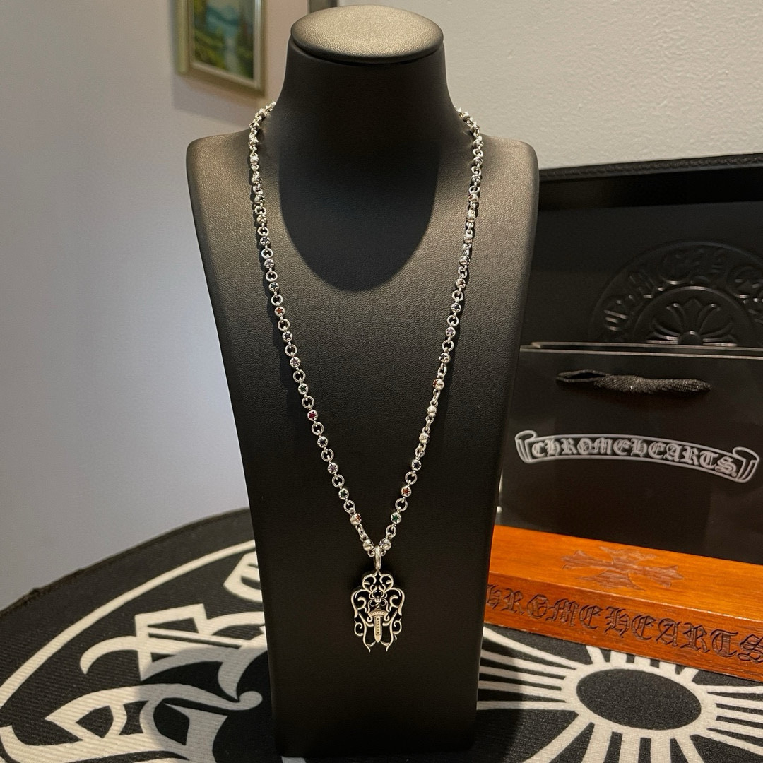   新款【专柜品质】Chrome Hearts克罗心 经典复古项链 藤蔓宝剑吊坠 凹凸造型不同的花纹设计
