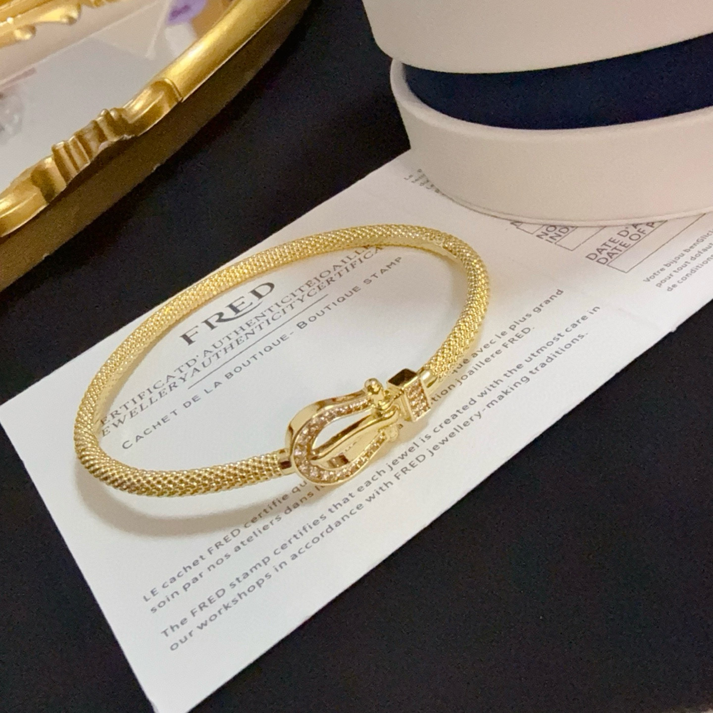  ❤火爆🎉 𝗙𝗥𝗘𝗗 费雷德满钻马蹄扣手镯 经典百搭，网红达人 时尚一族备必‬单品，时尚精致，1：1对版