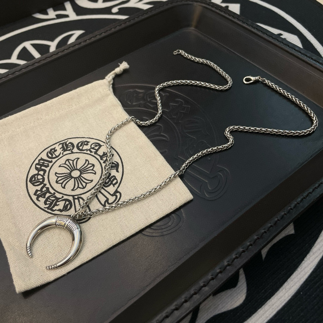   新款【专柜品质】Chrome Hearts克罗心 经典复古项链 个性吊坠 凹凸造型不同的花纹设计风格