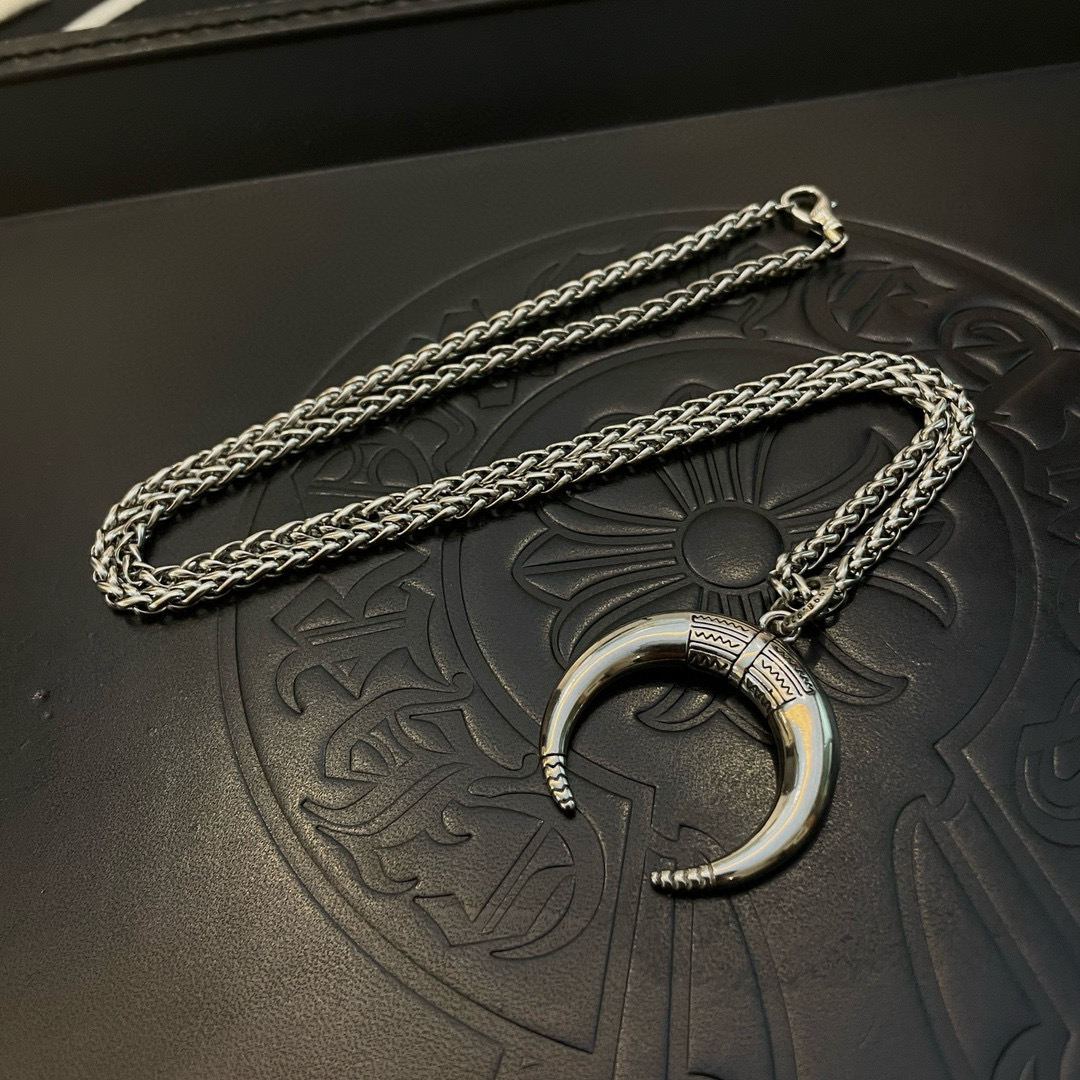   新款【专柜品质】Chrome Hearts克罗心 经典复古项链 个性吊坠 凹凸造型不同的花纹设计风格