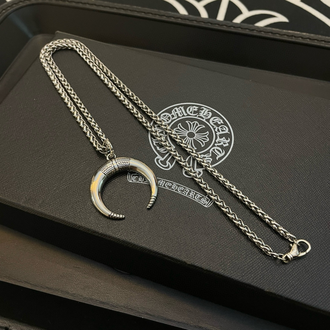   新款【专柜品质】Chrome Hearts克罗心 经典复古项链 个性吊坠 凹凸造型不同的花纹设计风格