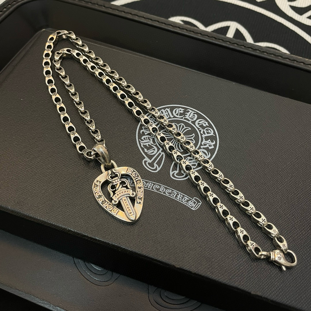  新款【专柜品质】Chrome Hearts克罗心 经典复古多元素项链 宝剑吊坠 凹凸造型不同的花纹设计
