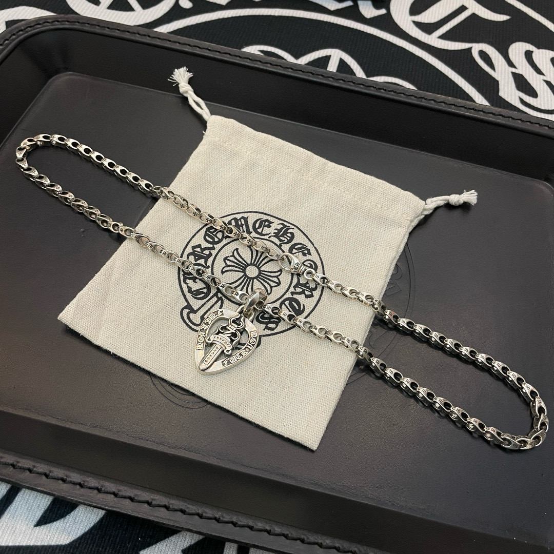  新款【专柜品质】Chrome Hearts克罗心 经典复古多元素项链 宝剑吊坠 凹凸造型不同的花纹设计