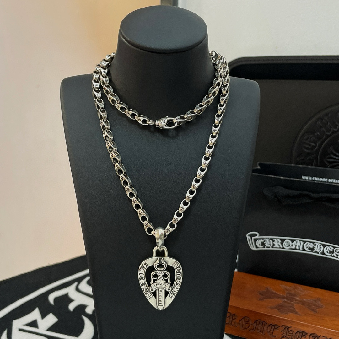  新款【专柜品质】Chrome Hearts克罗心 经典复古多元素项链 宝剑吊坠 凹凸造型不同的花纹设计