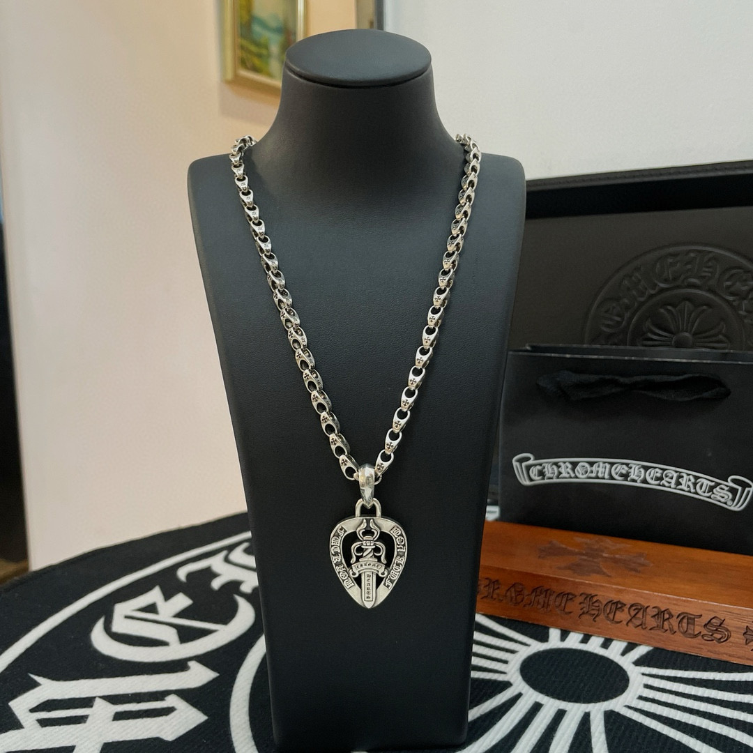  新款【专柜品质】Chrome Hearts克罗心 经典复古多元素项链 宝剑吊坠 凹凸造型不同的花纹设计