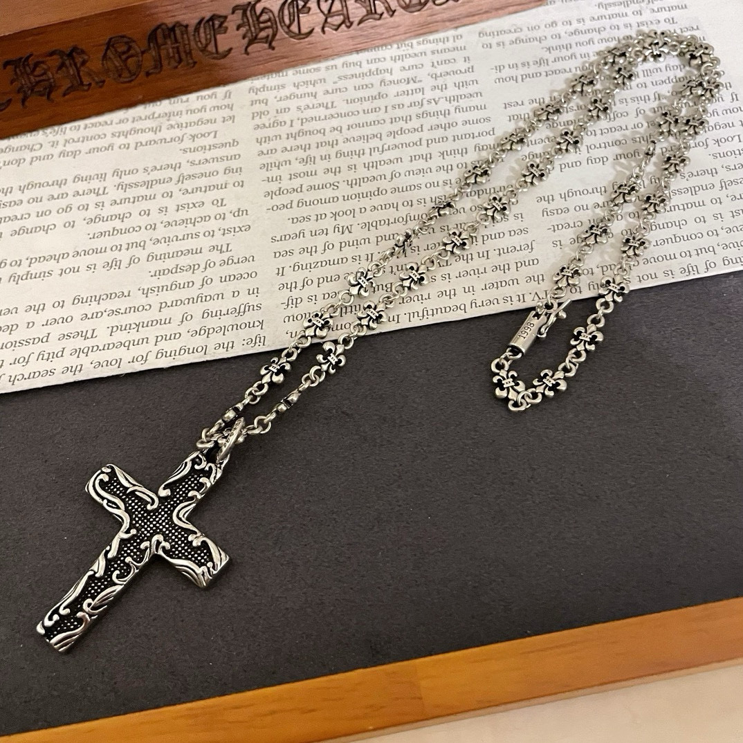 新款【专柜品质】Chrome Hearts克罗心 经典复古童军花项链 十字架吊坠 凹凸造型不同的花纹设
