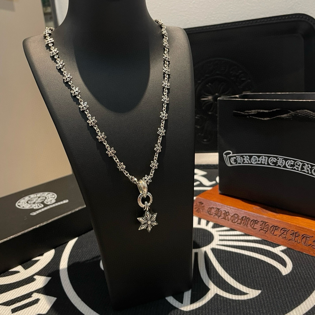  新款【专柜品质】Chrome Hearts克罗心 经典复古十字花项链 六芒星吊坠 凹凸造型不同的花纹设