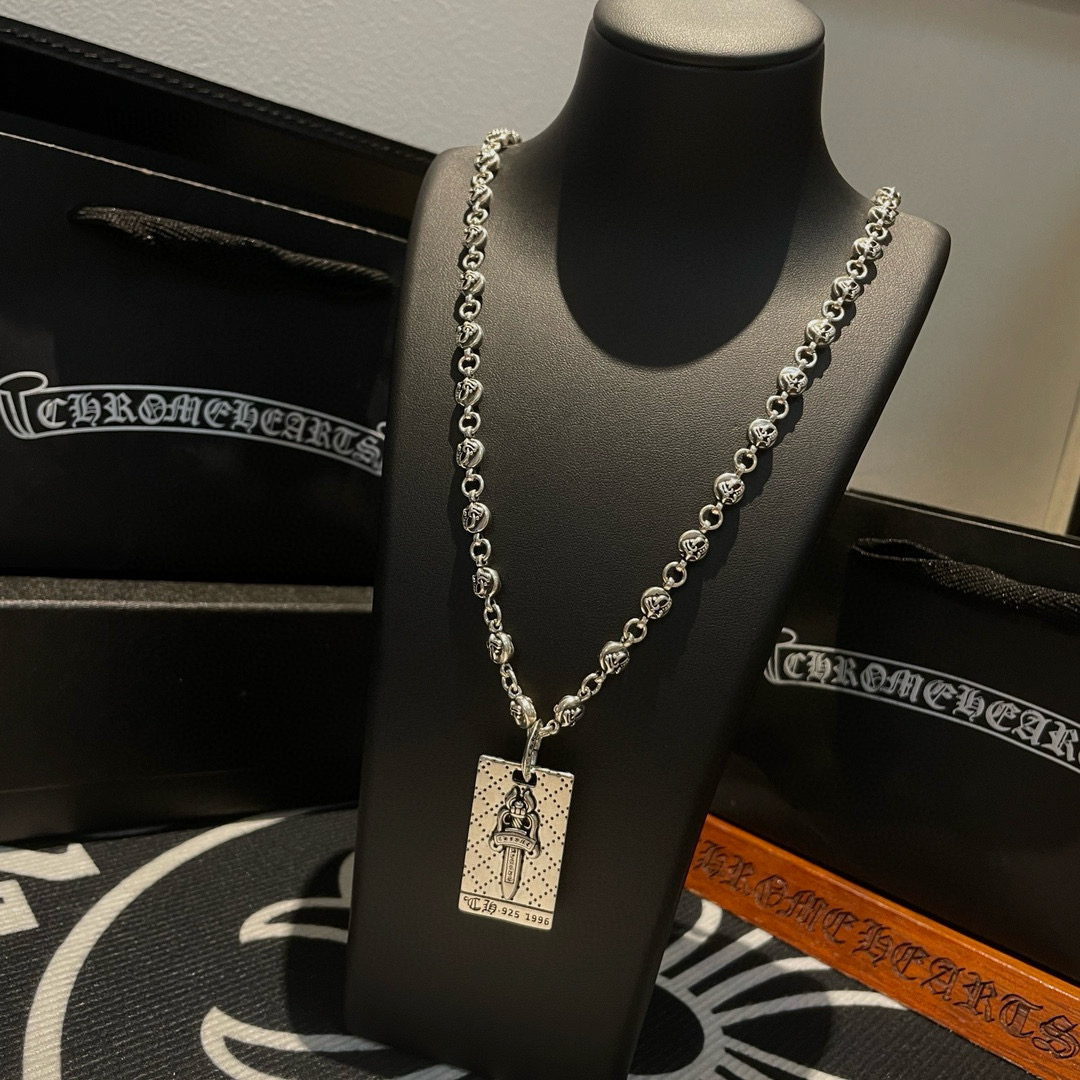   新款【专柜品质】Chrome Hearts克罗心 经典复古多元素项链 宝剑吊坠 凹凸造型不同的花纹设