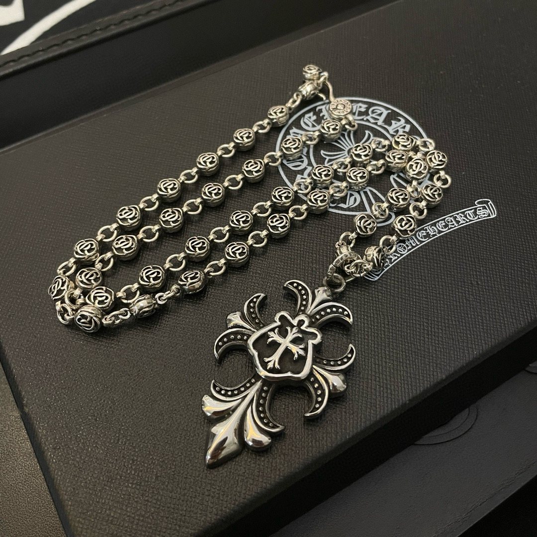 新款【专柜品质】Chrome Hearts克罗心 经典复古多元素项链 十字花吊坠 凹凸造型不同的花纹设