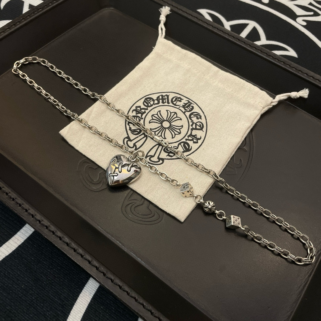  新款【专柜品质】Chrome Hearts克罗心 经典复古多元素项链 心型吊坠 凹凸造型不同的花纹设计