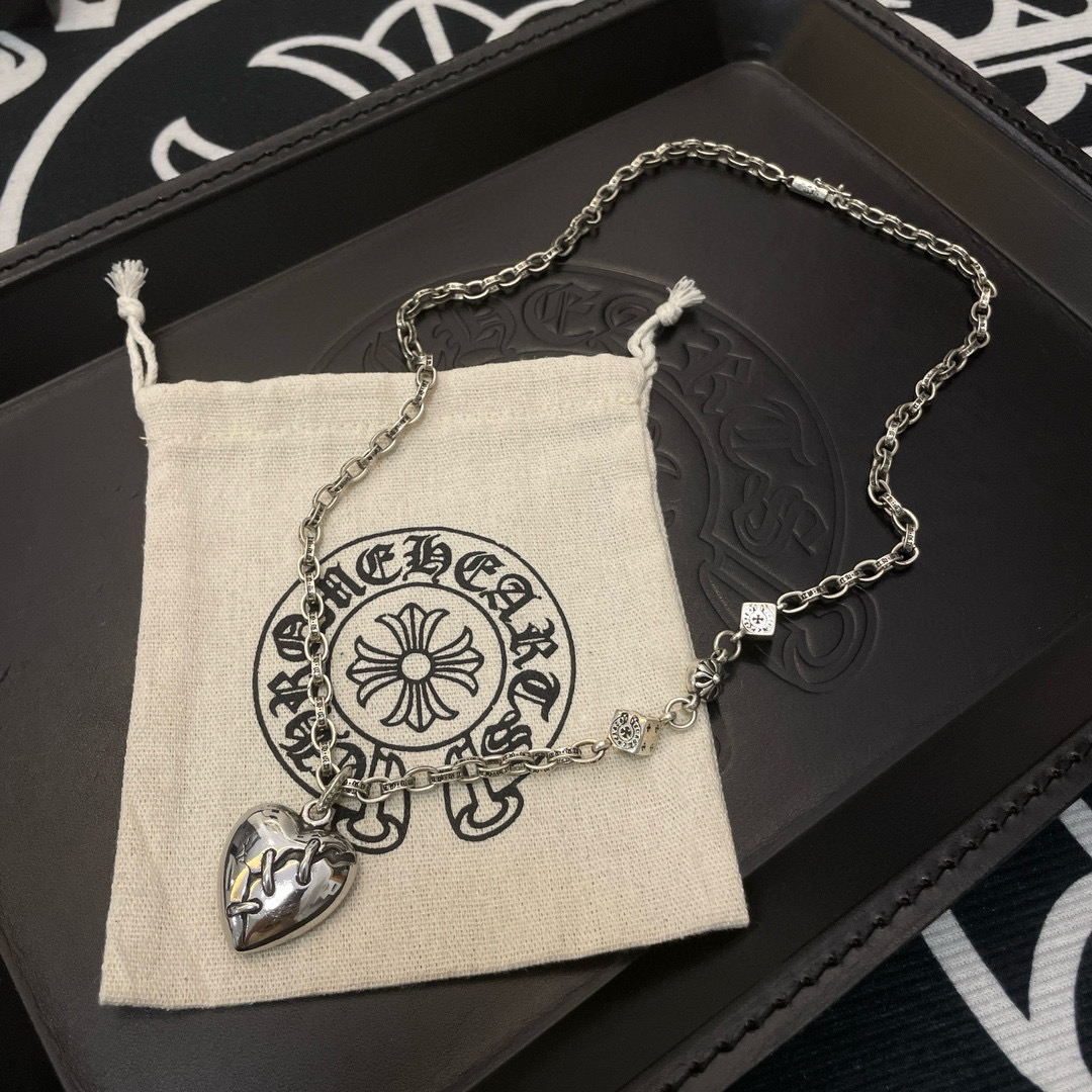  新款【专柜品质】Chrome Hearts克罗心 经典复古多元素项链 心型吊坠 凹凸造型不同的花纹设计