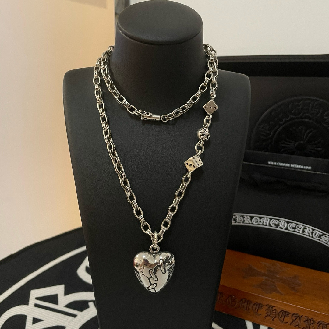  新款【专柜品质】Chrome Hearts克罗心 经典复古多元素项链 心型吊坠 凹凸造型不同的花纹设计