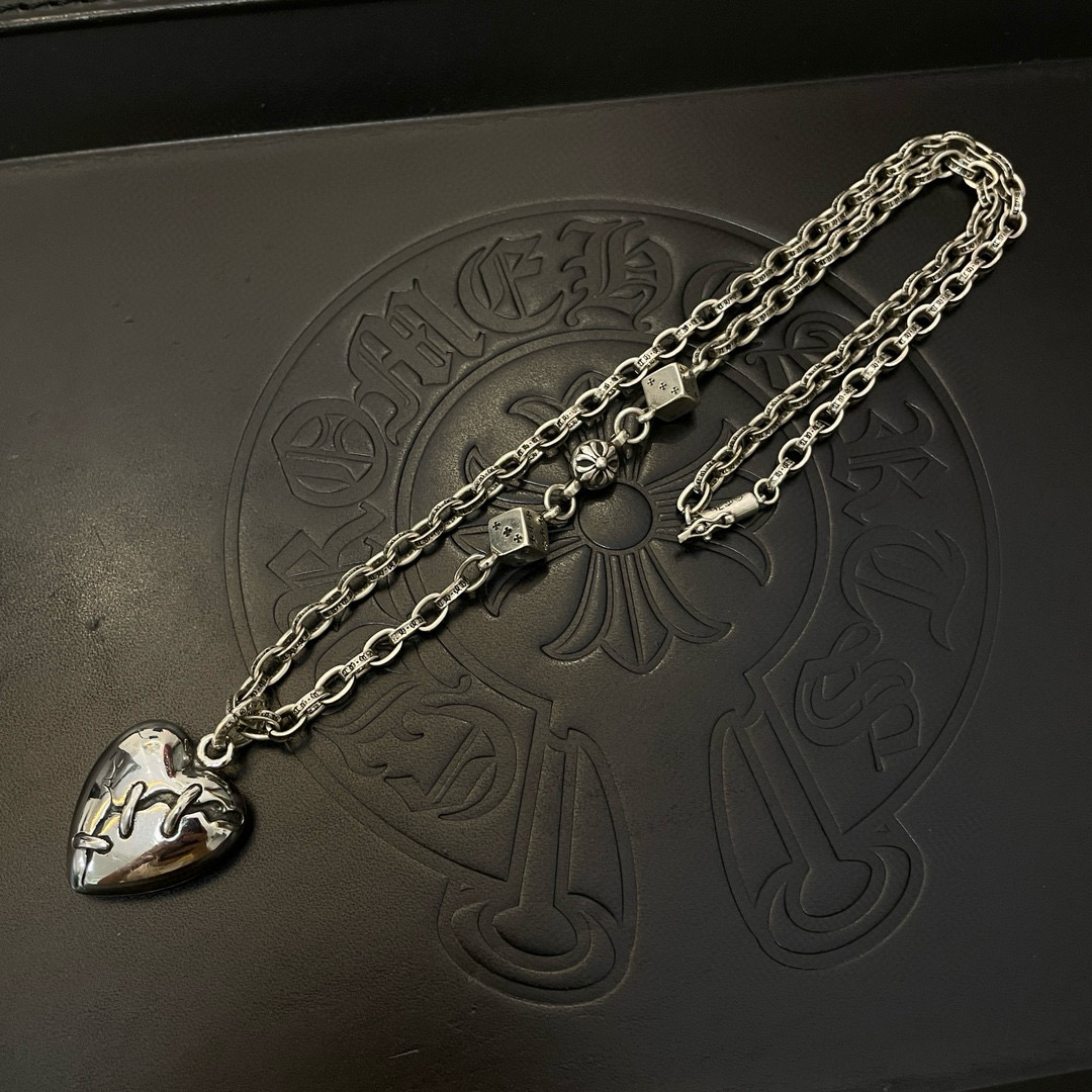  新款【专柜品质】Chrome Hearts克罗心 经典复古多元素项链 心型吊坠 凹凸造型不同的花纹设计