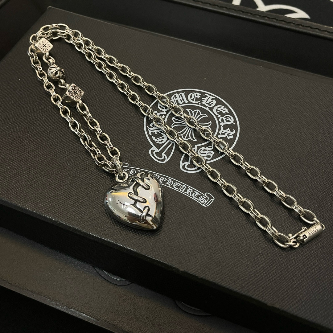  新款【专柜品质】Chrome Hearts克罗心 经典复古多元素项链 心型吊坠 凹凸造型不同的花纹设计