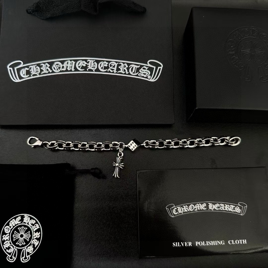   Chrome Hearts ❤️  克罗心字母骰子精致手链  进口做工工艺 精工雕刻 纯手工打造 ～