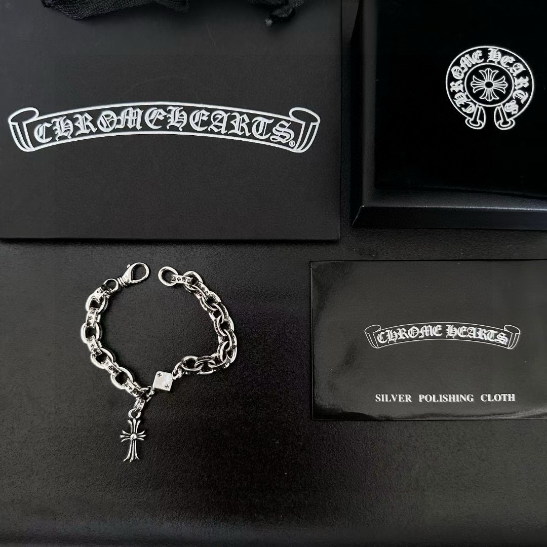   Chrome Hearts ❤️  克罗心字母骰子精致手链  进口做工工艺 精工雕刻 纯手工打造 ～