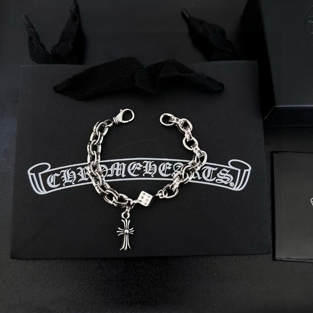   Chrome Hearts ❤️  克罗心字母骰子精致手链  进口做工工艺 精工雕刻 纯手工打造 ～