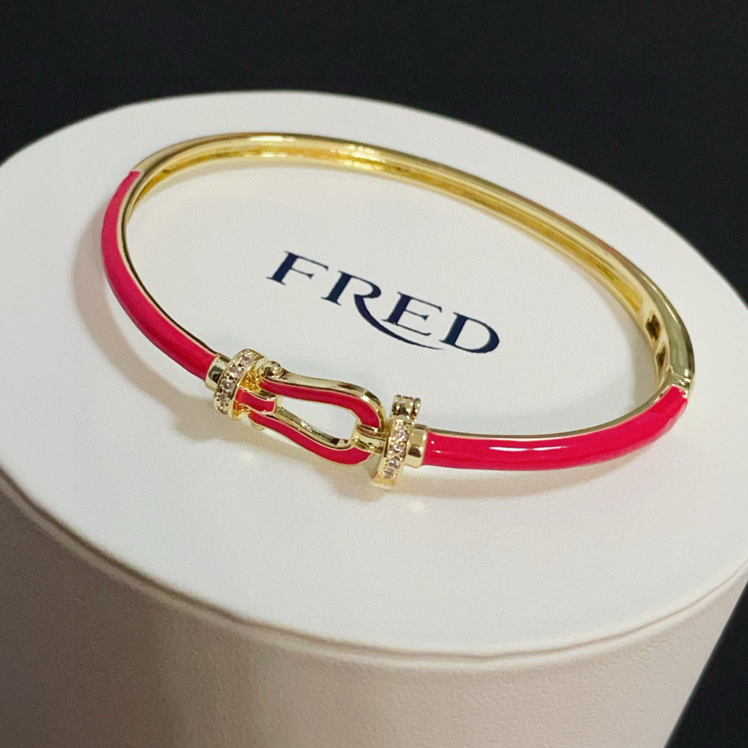NO:383057,Popular Feredman Diamond Horseshoe Bracelet Bracelet, classic and versatile, Internet celebrity expert, a must-have item for fashion, fashionable and exquisite, 11 pairs of customized versions, the difference is that the ordinary version on the market, thickened electroplating 18k process, the effect is very versatile!  !  , jewelry quality, bracelet19860909火爆 费雷德满钻马蹄手镯手绳,经典百搭,网红达人 时尚一族备必单品,时尚精致,11对版定制,区别在于市面上普通版本,加厚电镀18k工艺,上手效果非常百搭！！,饰品精品,bracelet,Jewelry