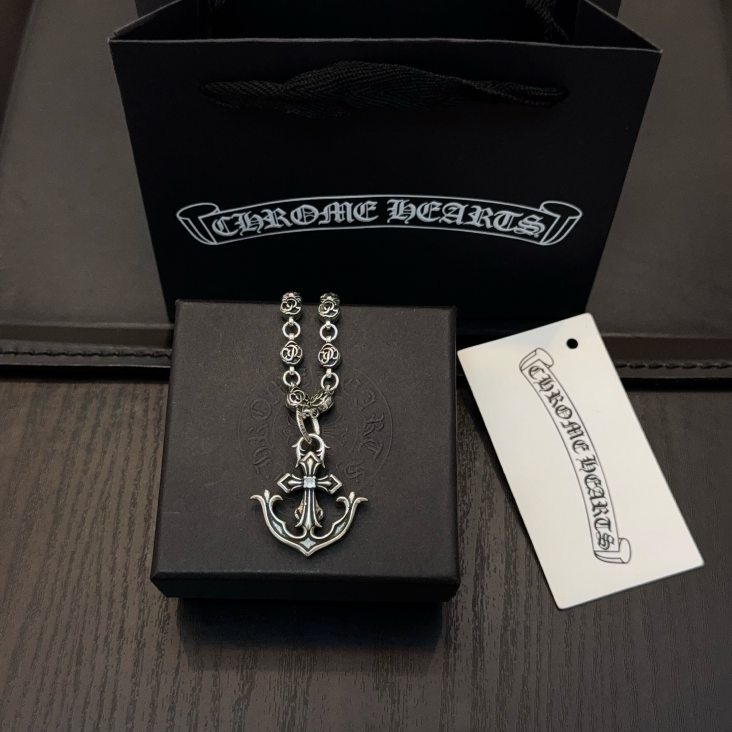  新款【专柜品质】Chrome Hearts克罗心经典复古花球项链 盾牌吊坠 凹凸造型不同的花纹设计风格