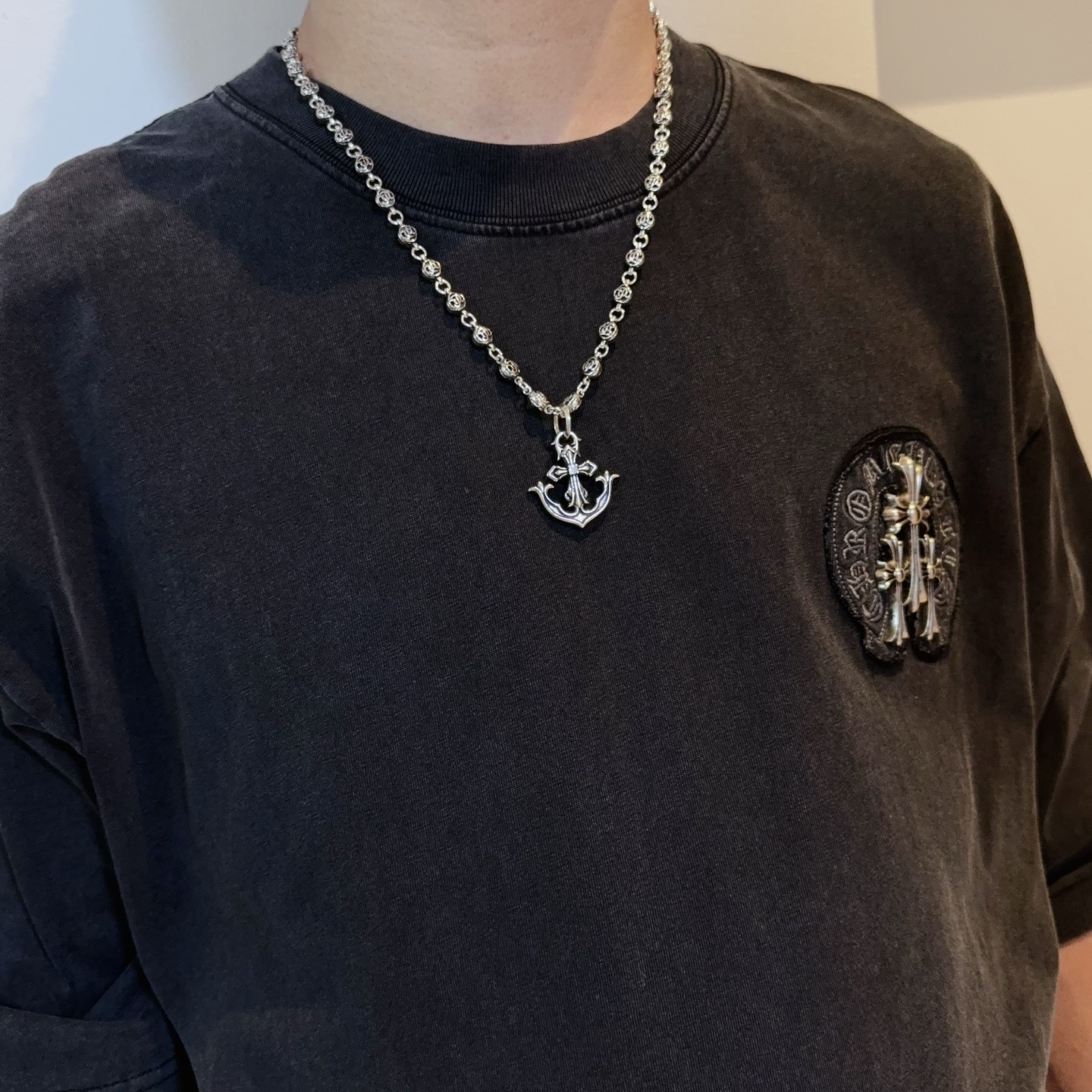  新款【专柜品质】Chrome Hearts克罗心经典复古花球项链 盾牌吊坠 凹凸造型不同的花纹设计风格