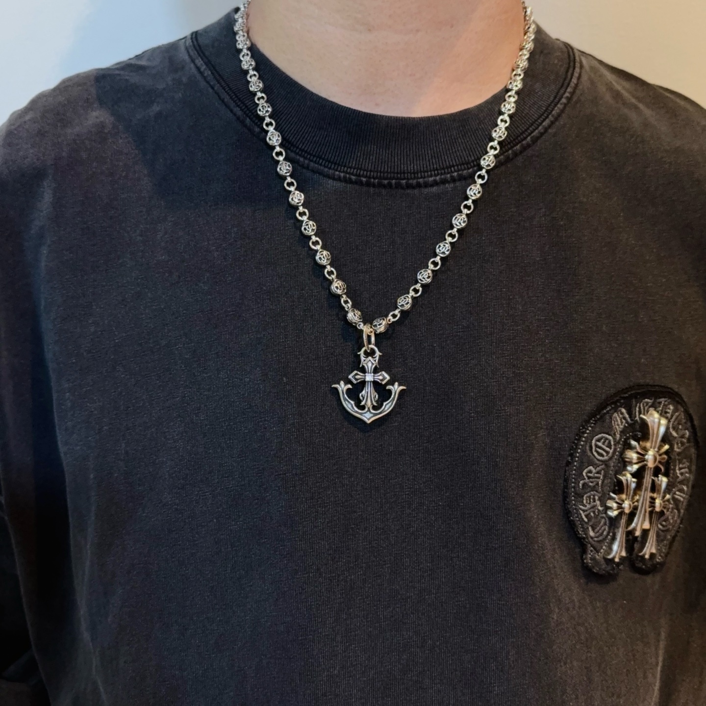  新款【专柜品质】Chrome Hearts克罗心经典复古花球项链 盾牌吊坠 凹凸造型不同的花纹设计风格