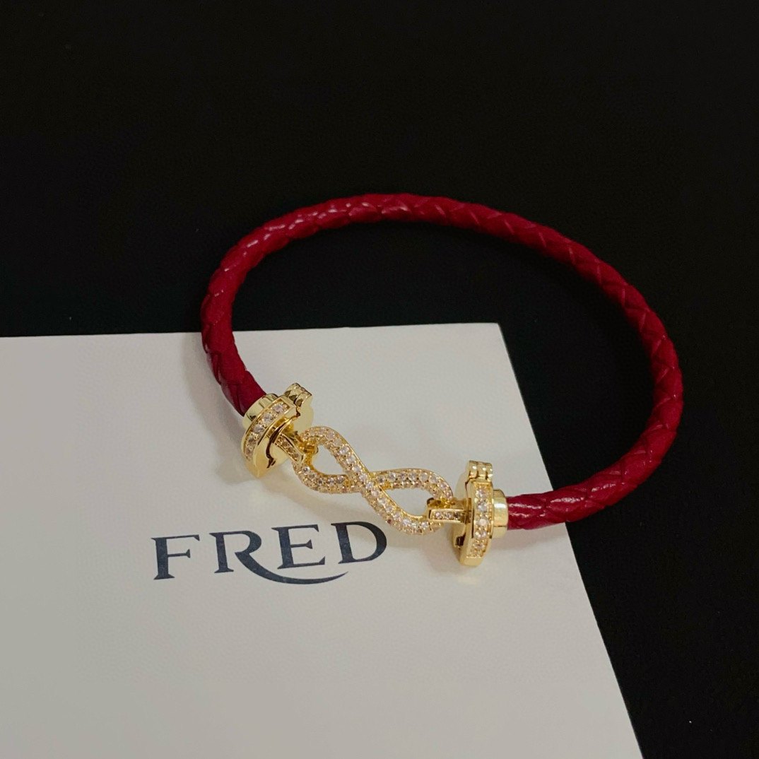  ❤火爆🎉 𝗙𝗥𝗘𝗗 费雷德满钻马蹄扣皮绳手镯手绳 明星网红同款 小红书 抖音爆款 经典百搭，网红达人 